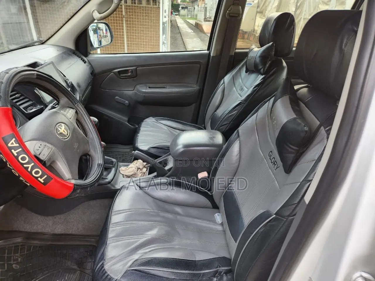Toyota Hilux SR 4x4 2013 White