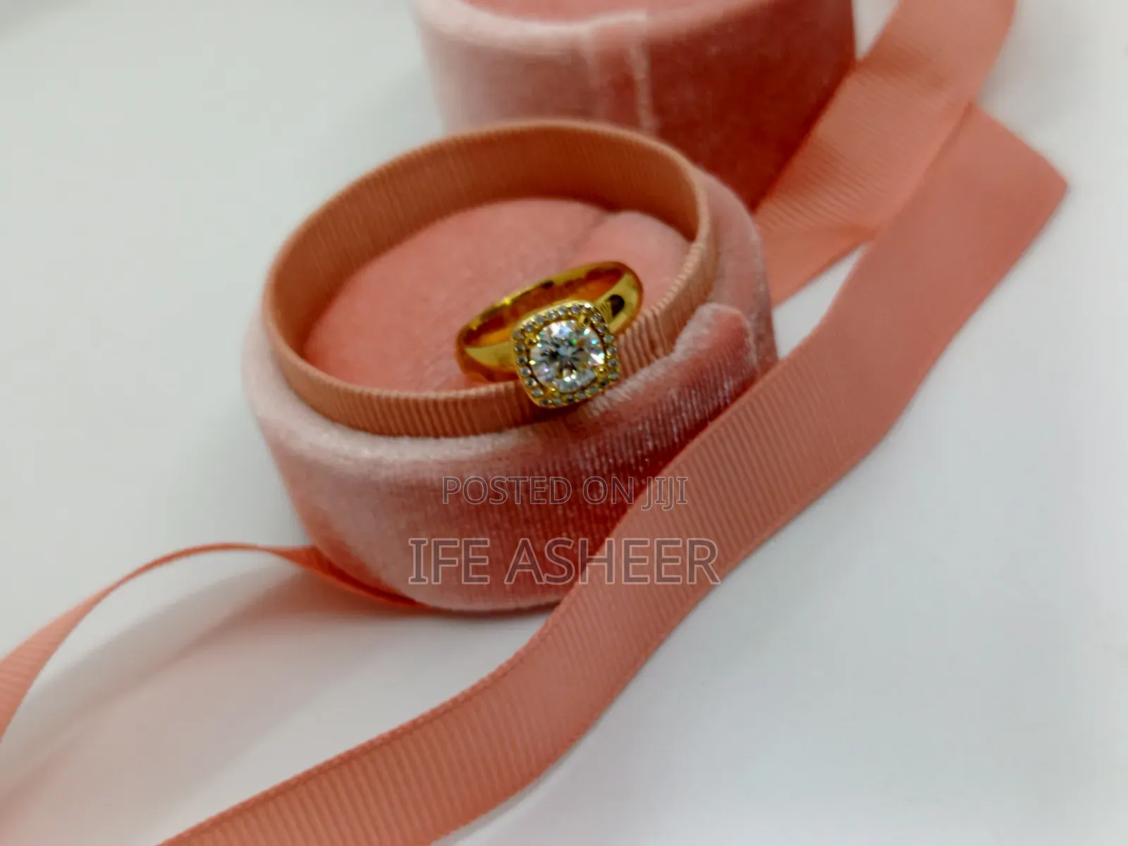 Romanian Gold Luxury Ladies Proposal/Engagement Ring