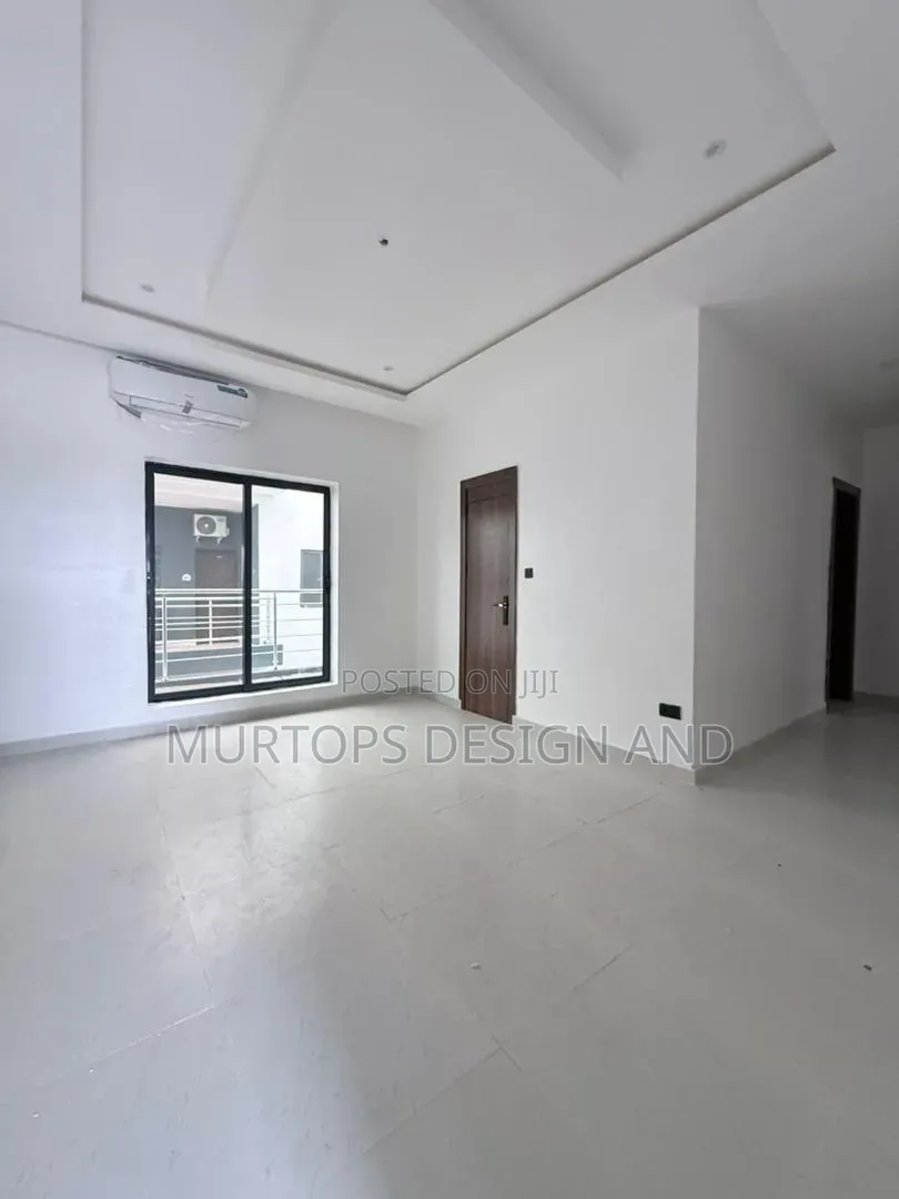 2bdrm Apartment in Lekki Phase 2 for sale