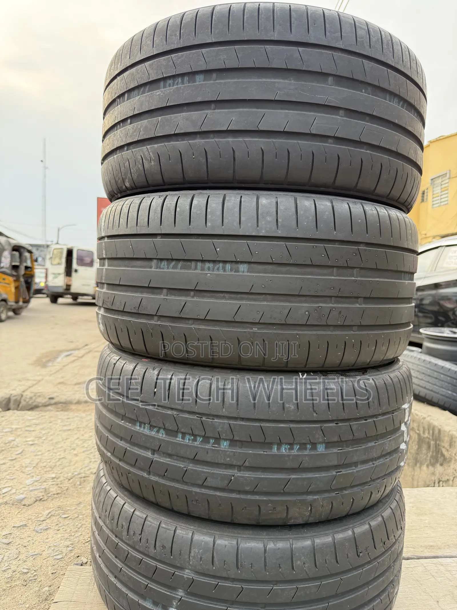 Durable Straight Lines Tyres Toyo Made in Japan
