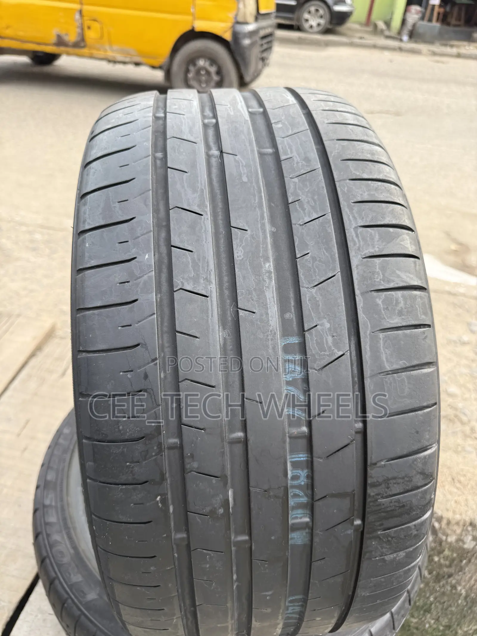 Durable Straight Lines Tyres Toyo Made in Japan