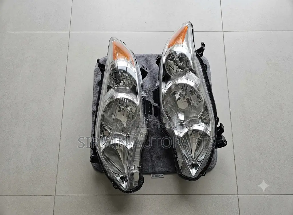 Toyota Corolla 2010 Headlight/Headlamp