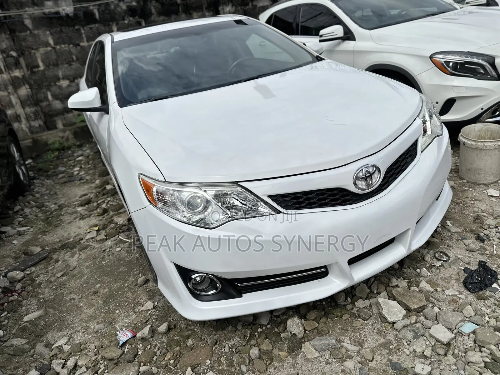 Toyota Camry SE V6 4dr Sedan (3.5L 6cyl 6A) 2012 White