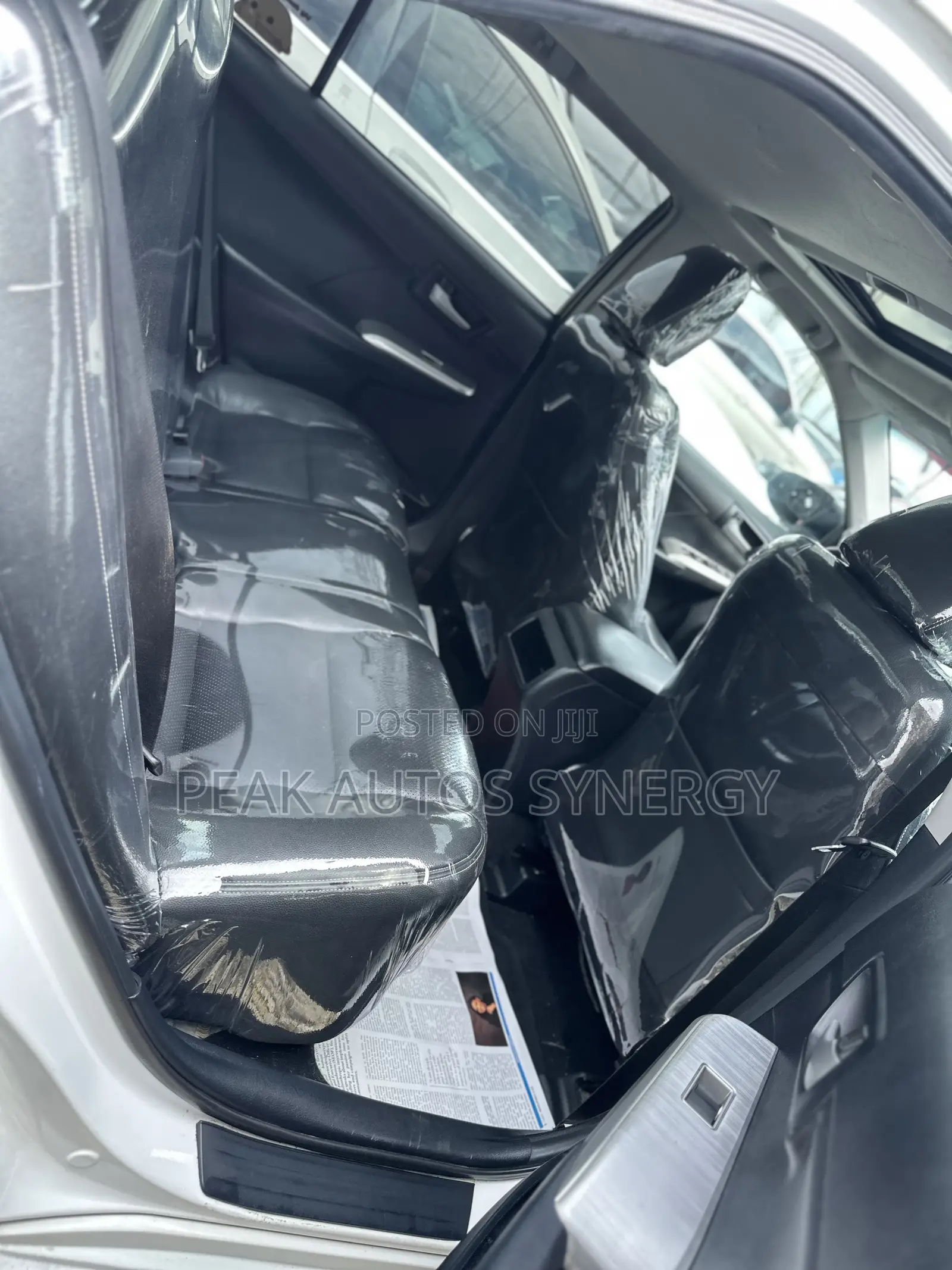 Toyota Camry SE V6 4dr Sedan (3.5L 6cyl 6A) 2012 White