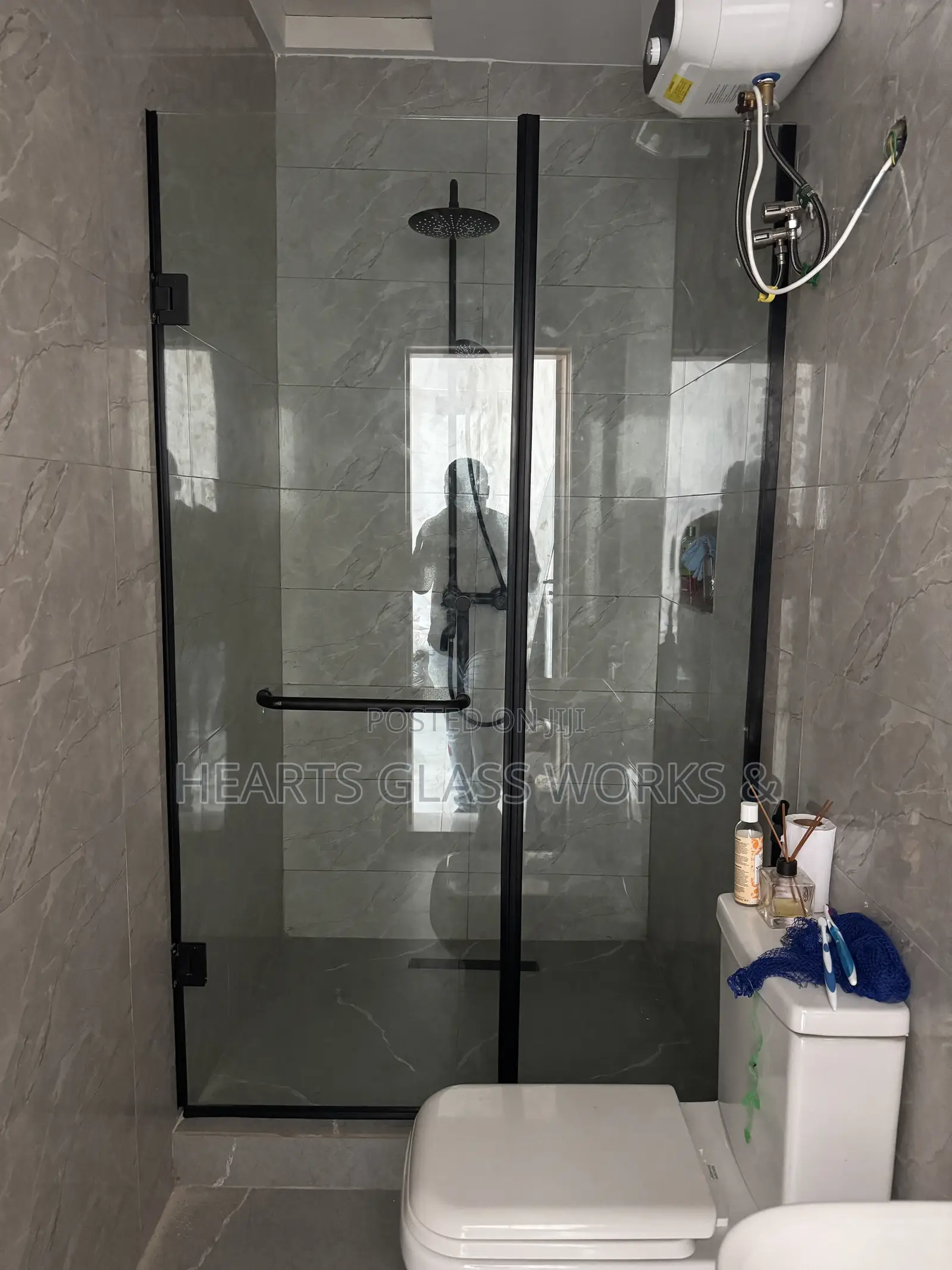 Single Fixed Partition With Glass Door