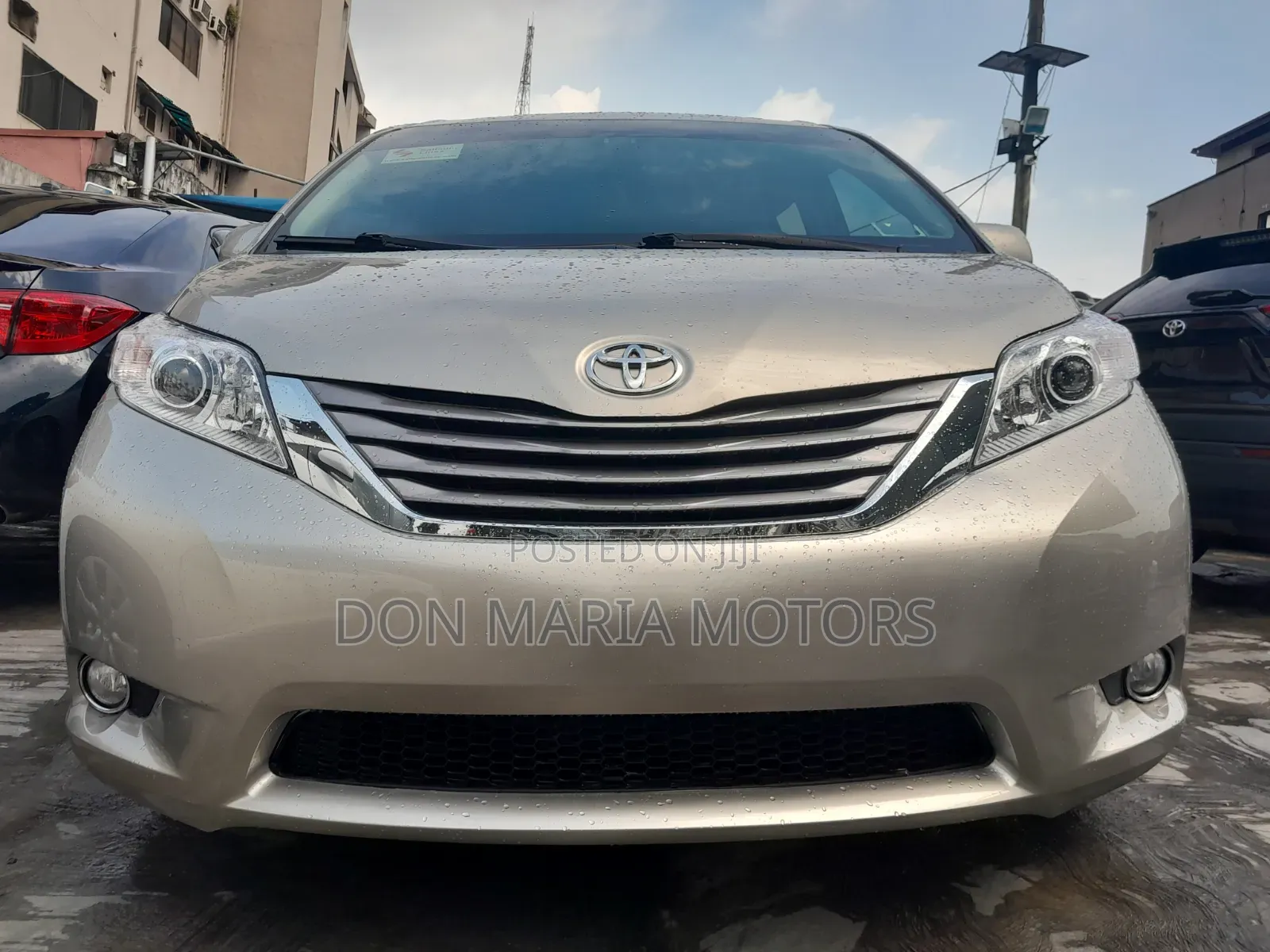 Toyota Sienna 2015 Gold