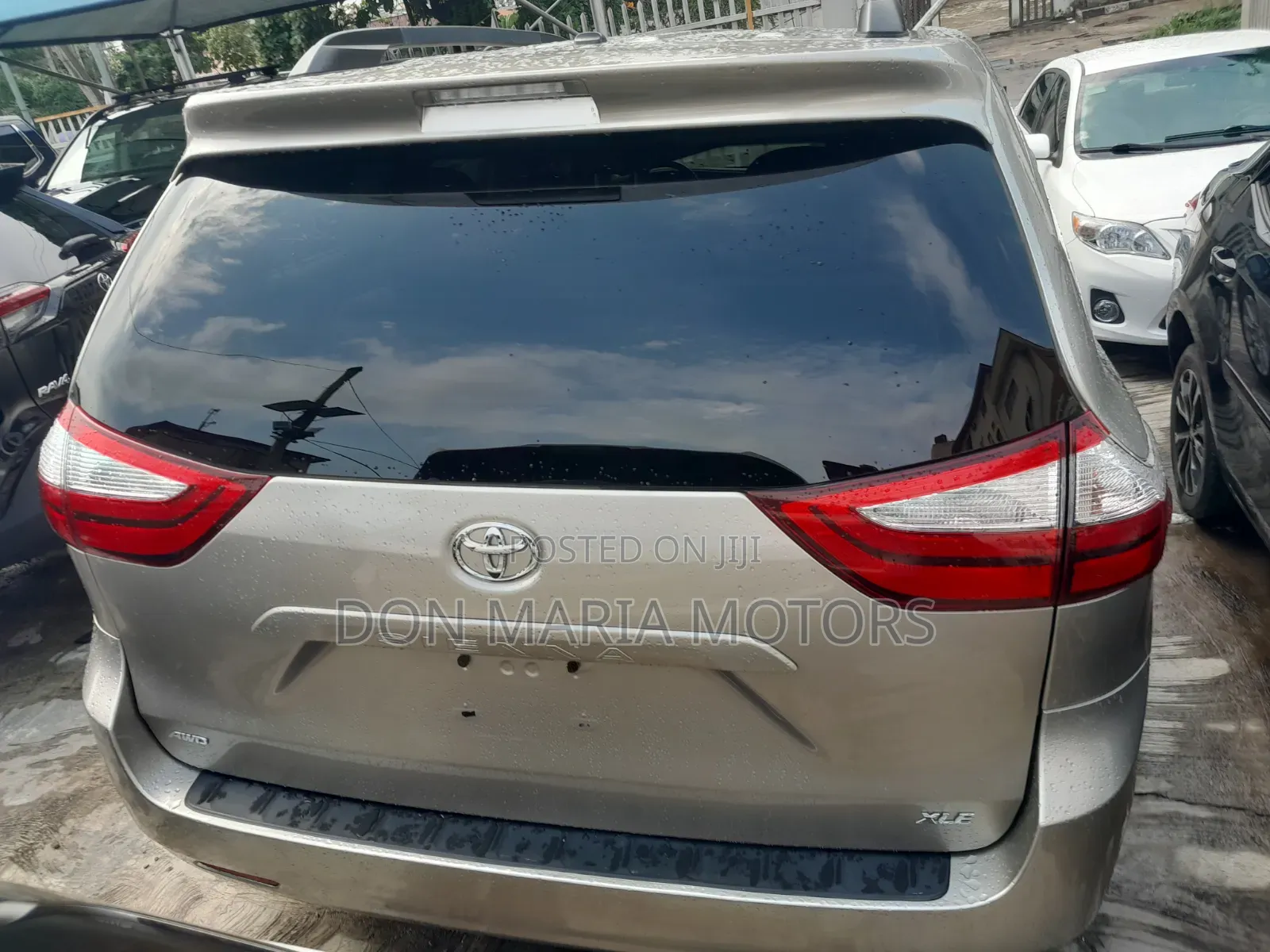 Toyota Sienna 2015 Gold