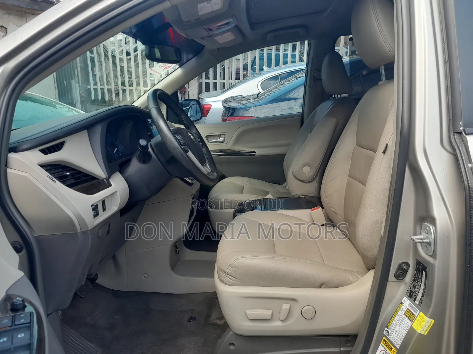 Toyota Sienna 2015 Gold