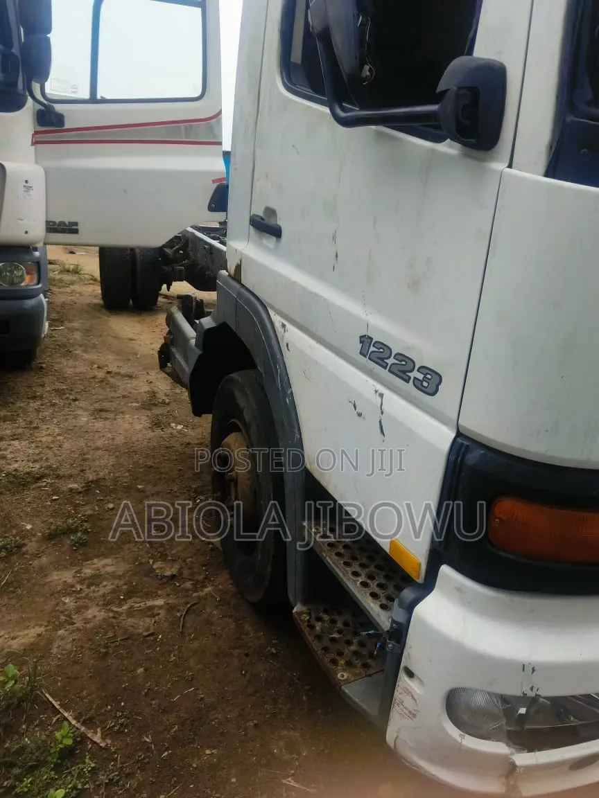 Mercedes-Benz 1223 Cap N Chassis