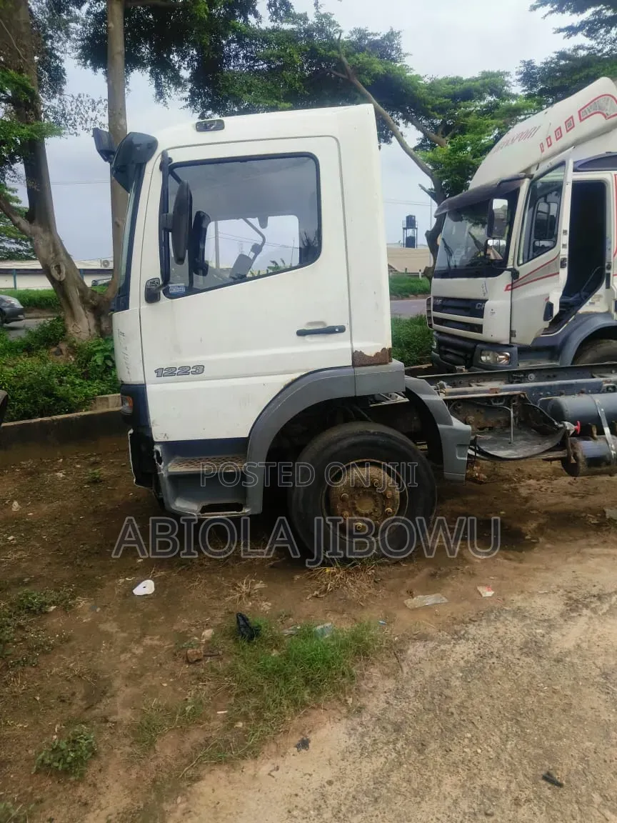Mercedes-Benz 1223 Cap N Chassis