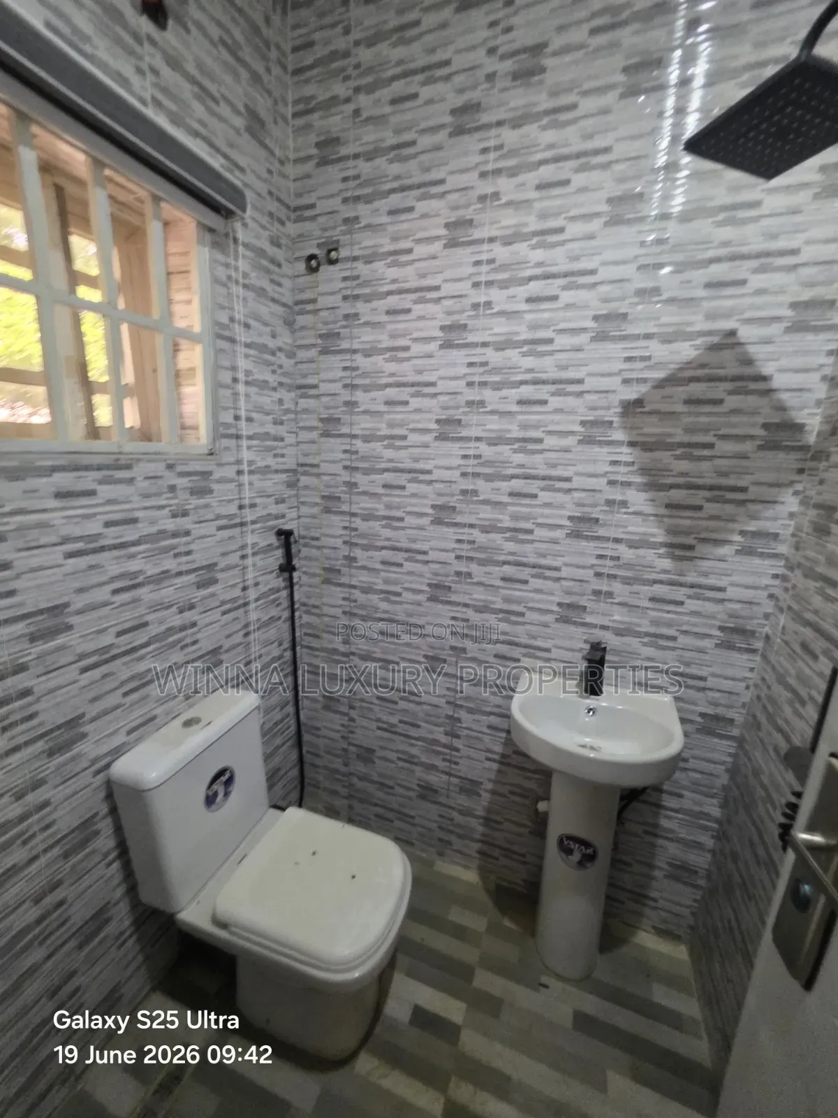 3bdrm Bungalow in Oil Spring Estate, Lugbe District for rent