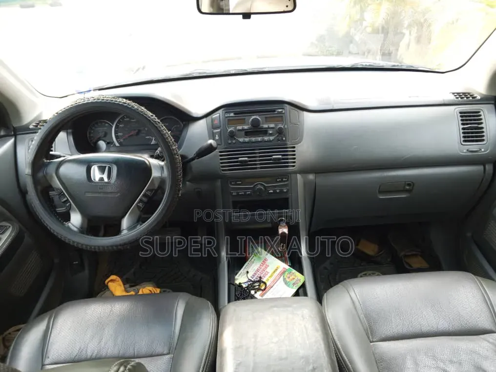 Honda Pilot 2005 Silver
