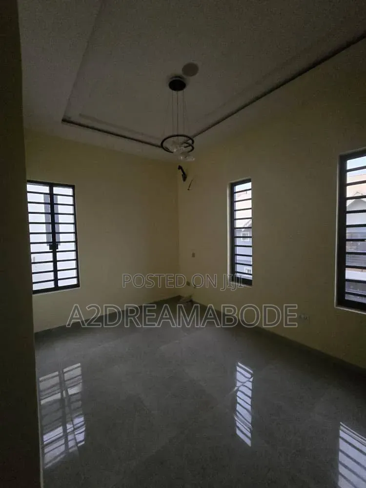 4bdrm Duplex in Omole Phase 2 for rent