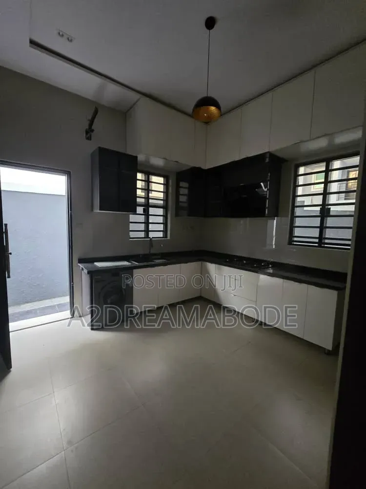 4bdrm Duplex in Omole Phase 2 for rent