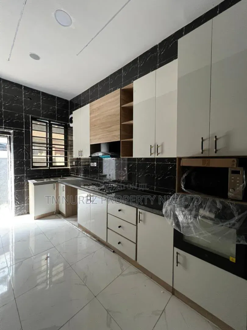 4bdrm Duplex in Ikota for rent