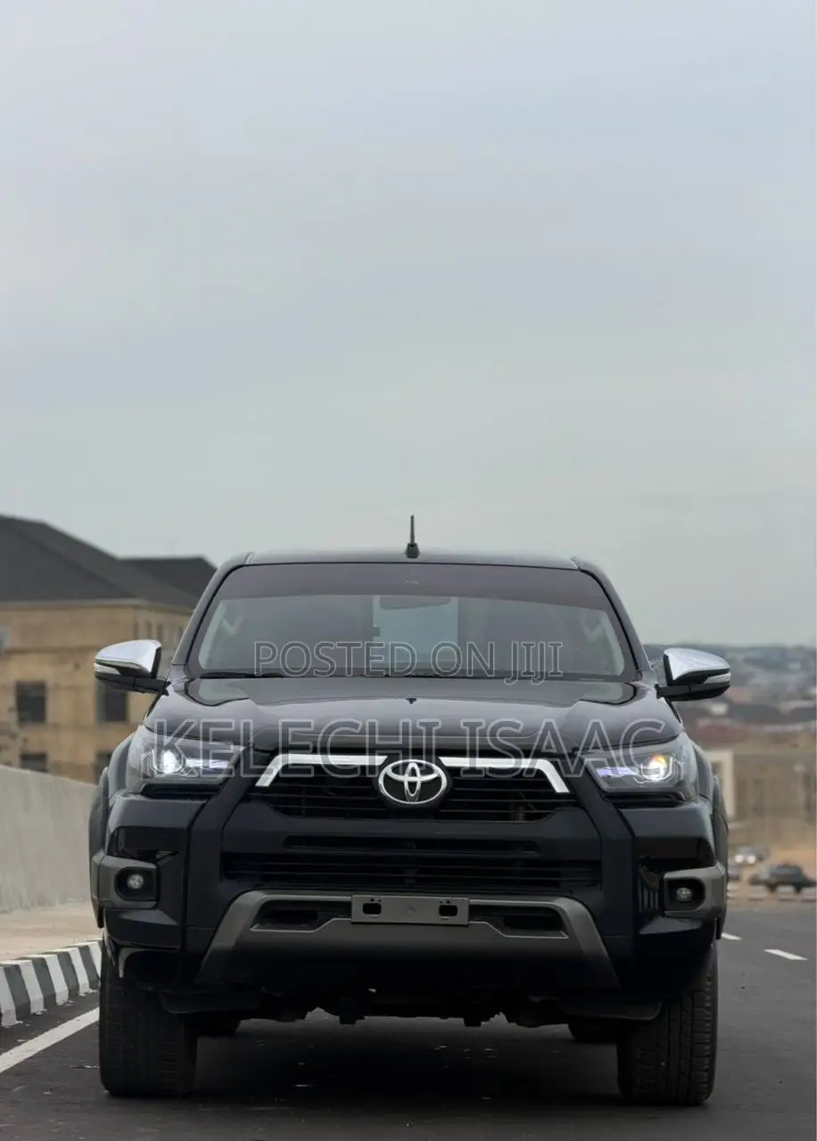 Toyota Hilux 2024 Black