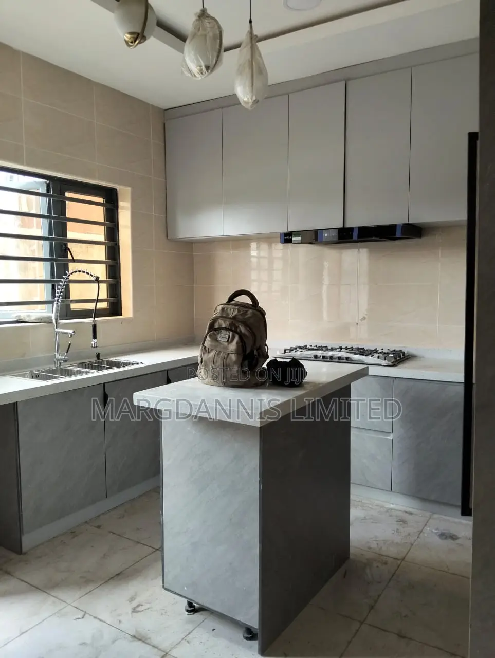 5bdrm Duplex in Alaka for sale