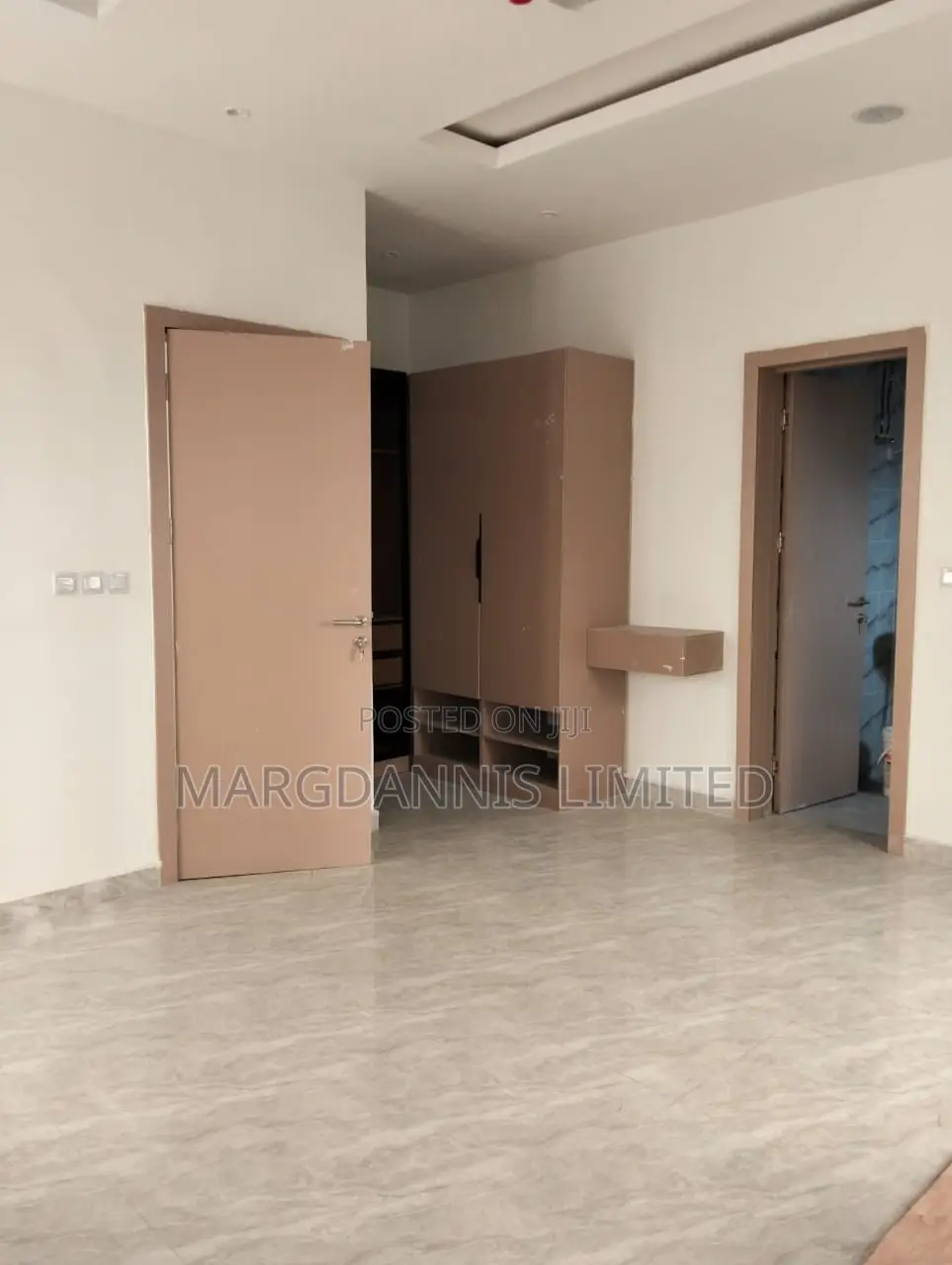 5bdrm Duplex in Alaka for sale