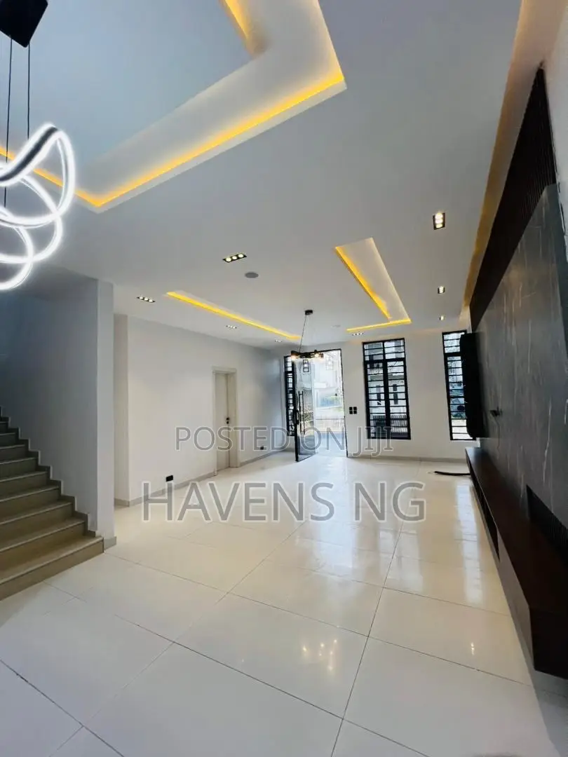 5bdrm Duplex in Ikota for sale