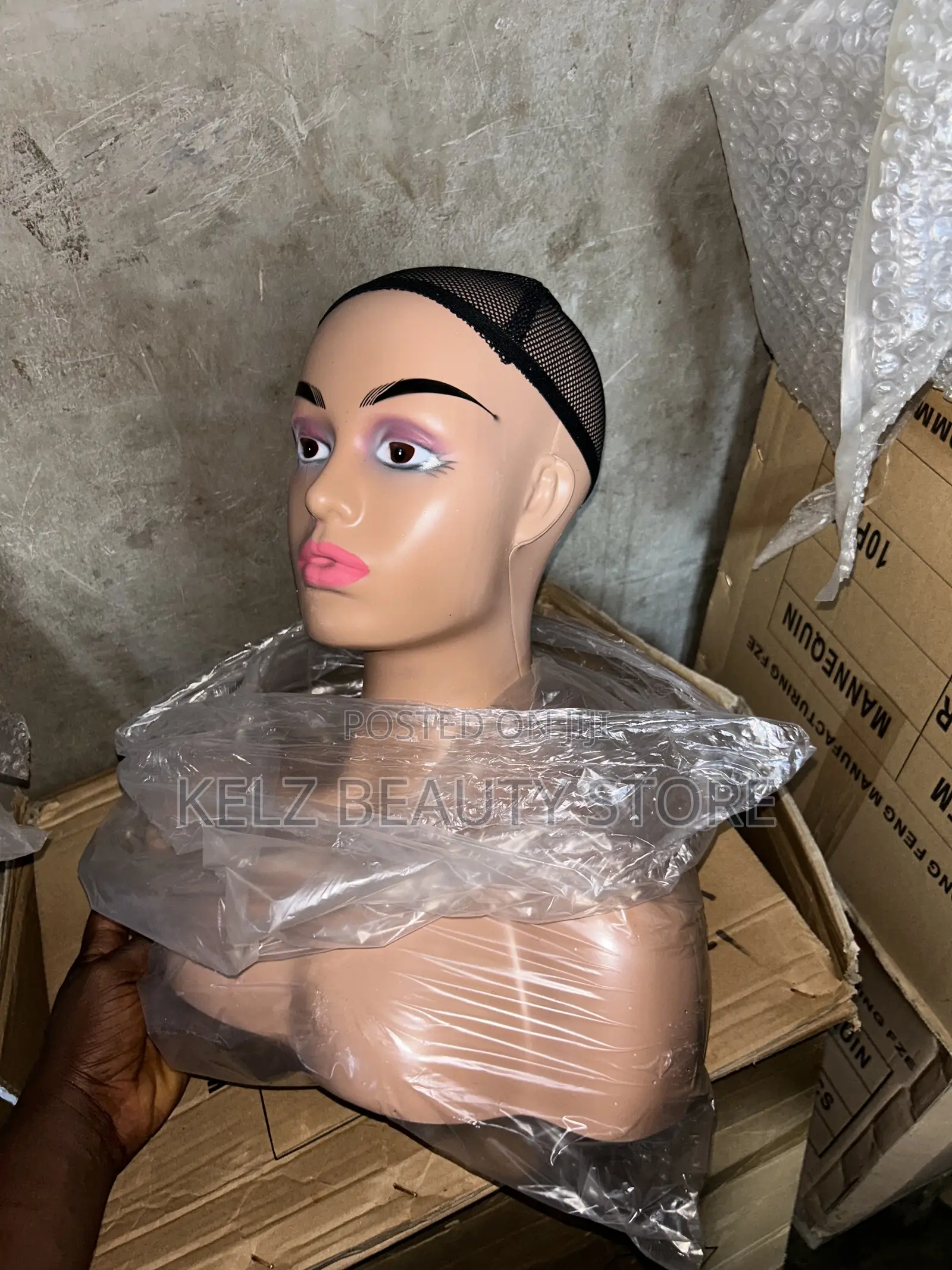 Wig Dummy Head - Shoulder Length (Light Skinned)