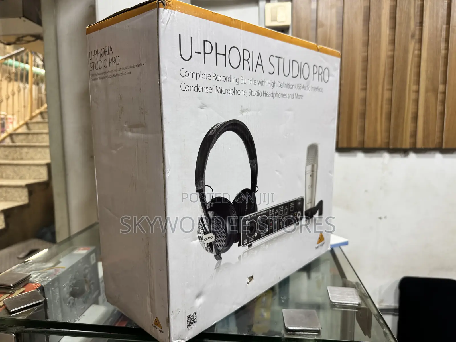 Behringer Uphoria Studio Pro