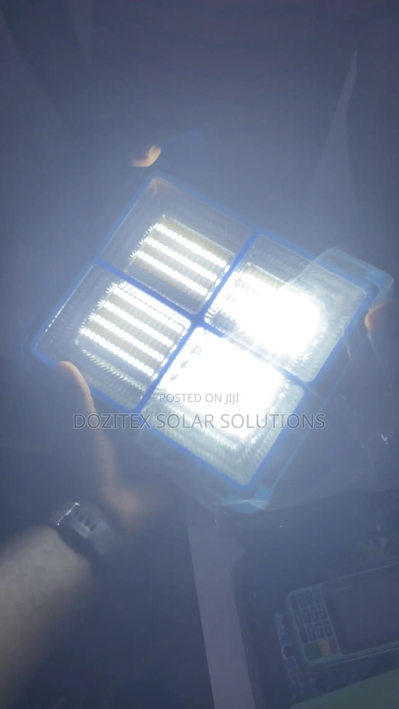 2000w Solar Emergency Floodlights (Comes With Usb)