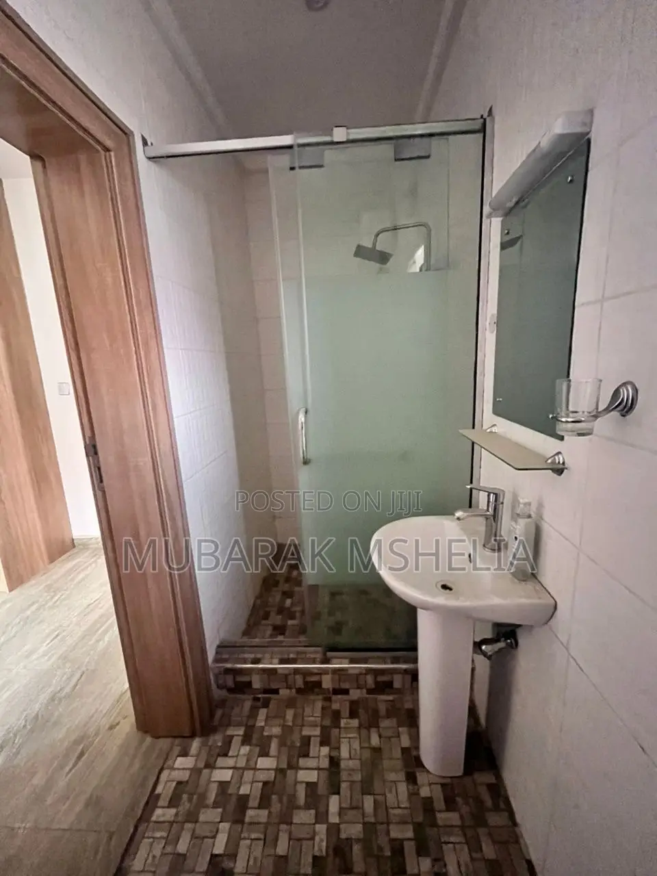 4bdrm Duplex in Idu Industrial for sale