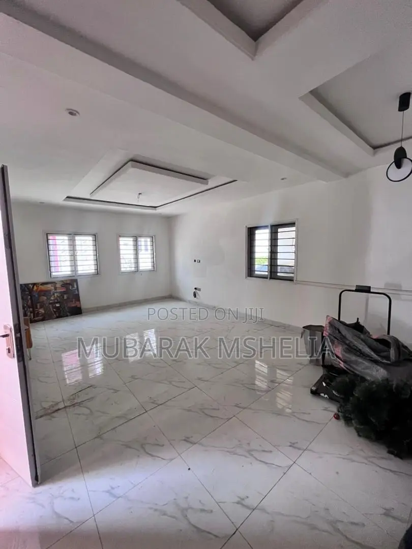 4bdrm Duplex in Idu Industrial for sale