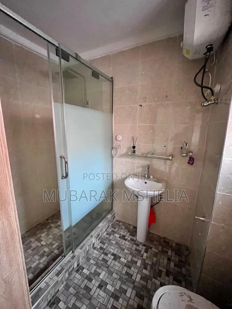 4bdrm Duplex in Idu Industrial for sale