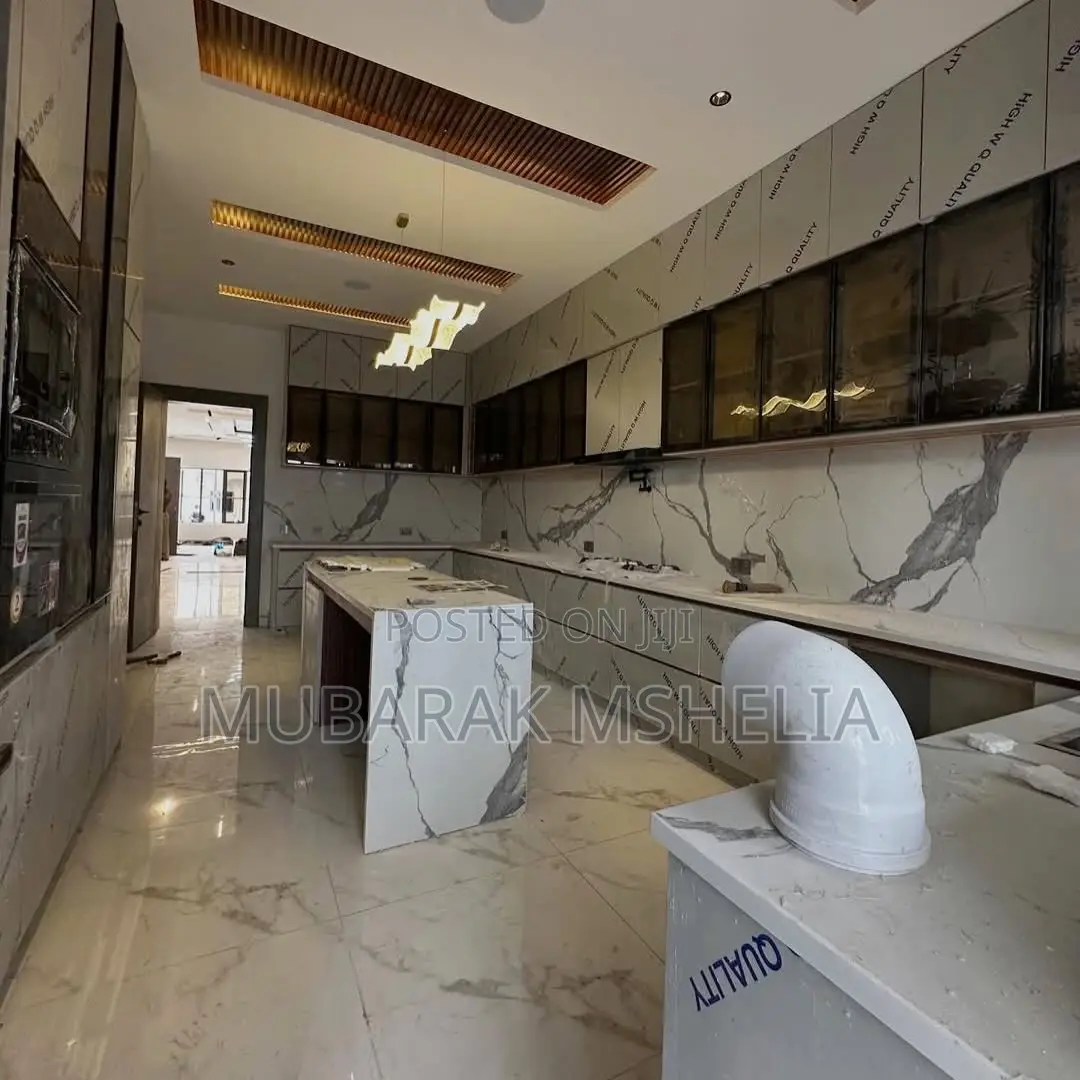4bdrm Duplex in Utako for sale