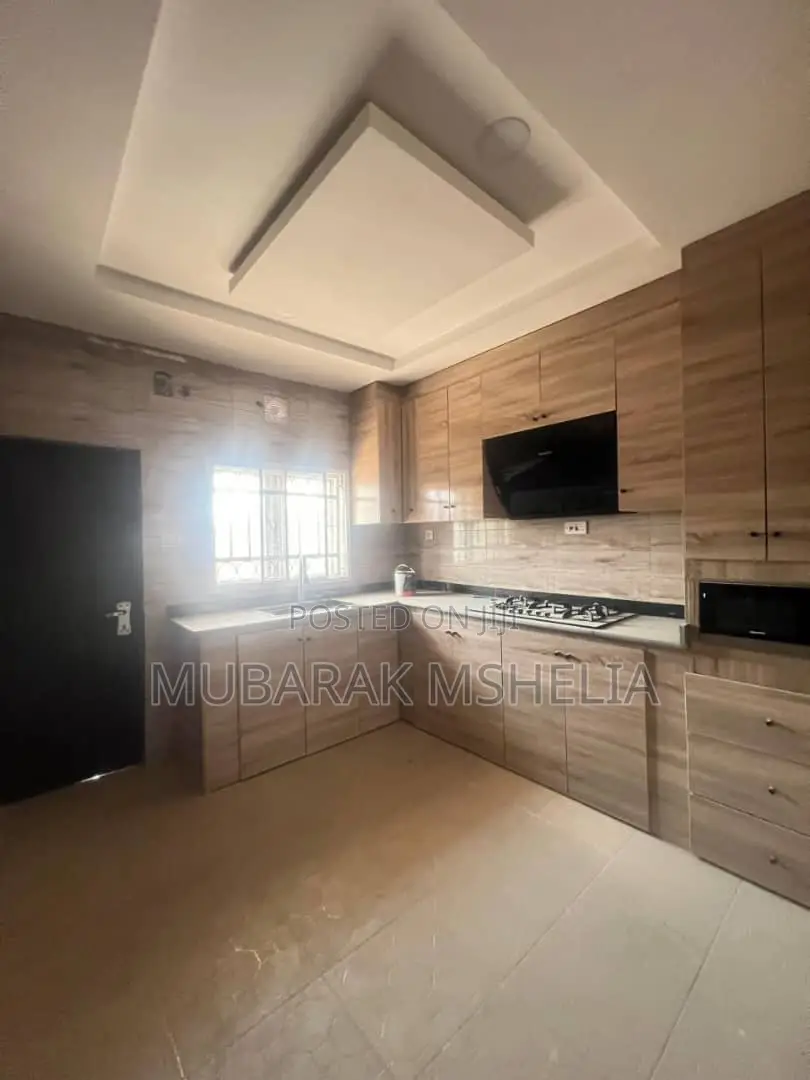 4bdrm Duplex in Guzape District for sale