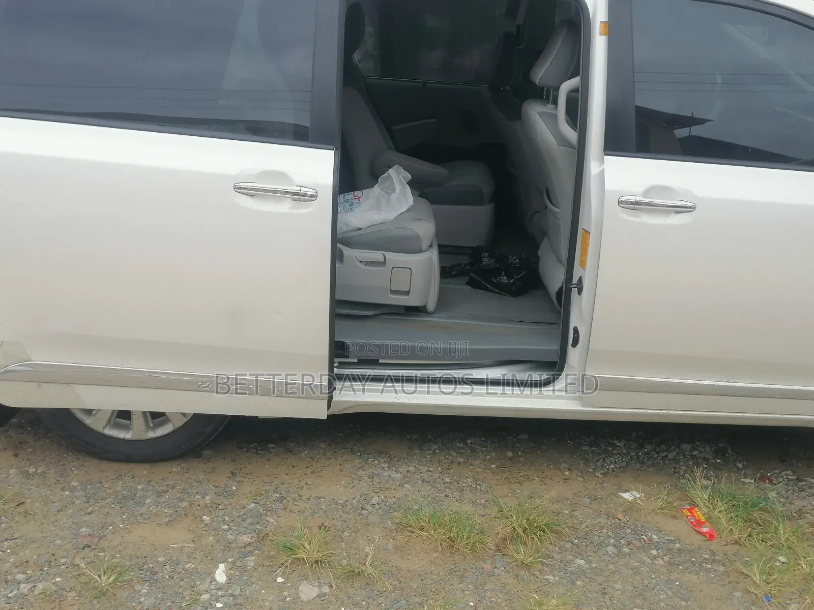 Toyota Sienna 2011 White
