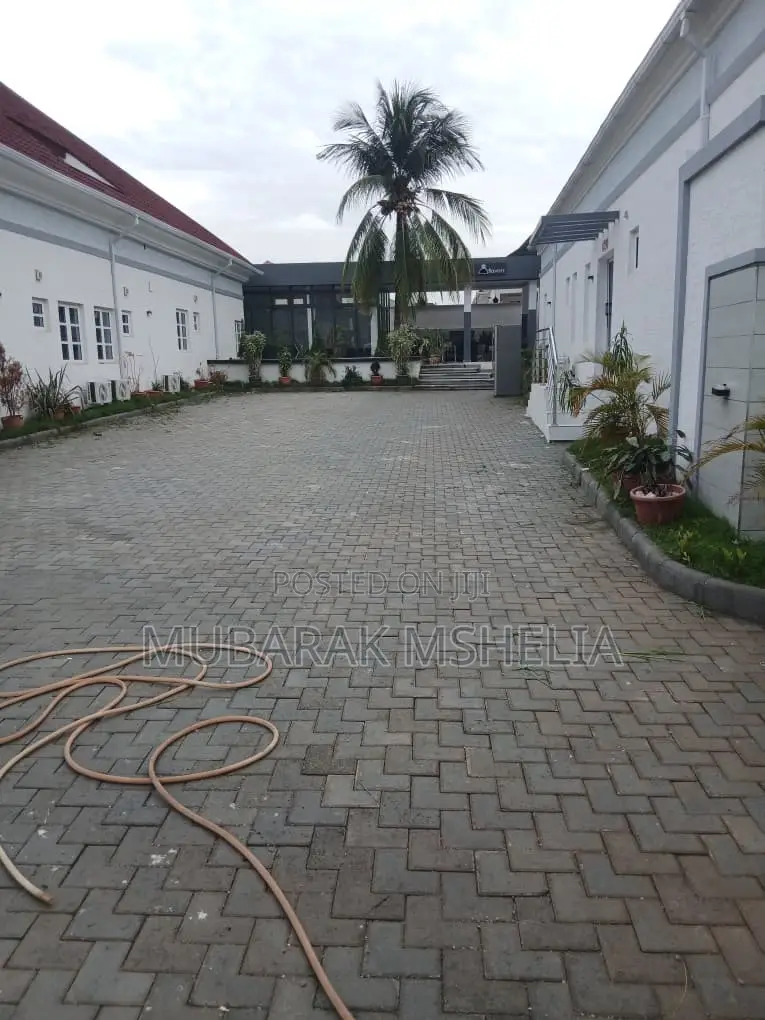 Furnished 5bdrm Bungalow in Kaura for sale