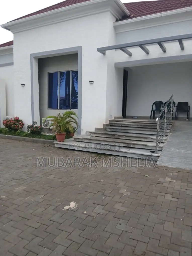 Furnished 5bdrm Bungalow in Kaura for sale