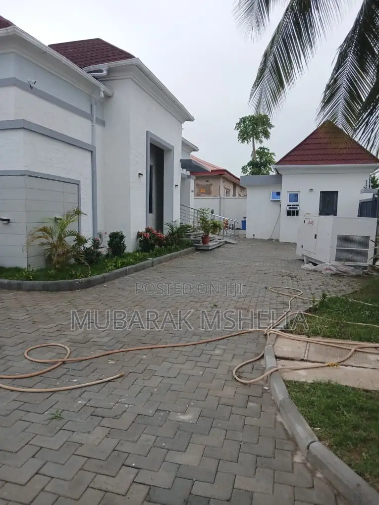 Furnished 5bdrm Bungalow in Kaura for sale