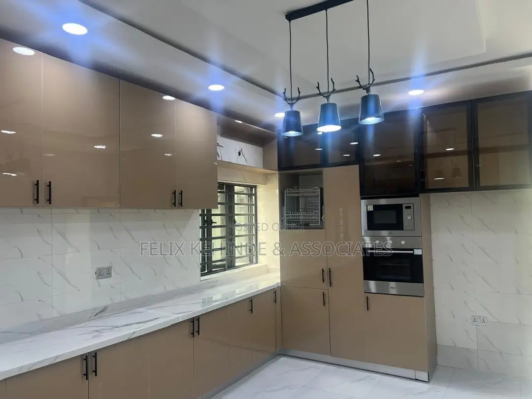 5bdrm Duplex in Oluyole Estate for sale