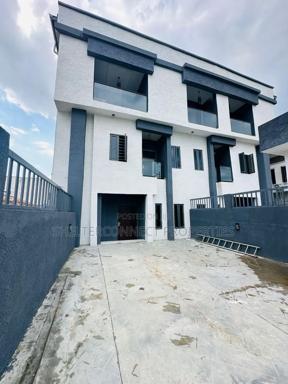 3bdrm Duplex in Lekki for sale