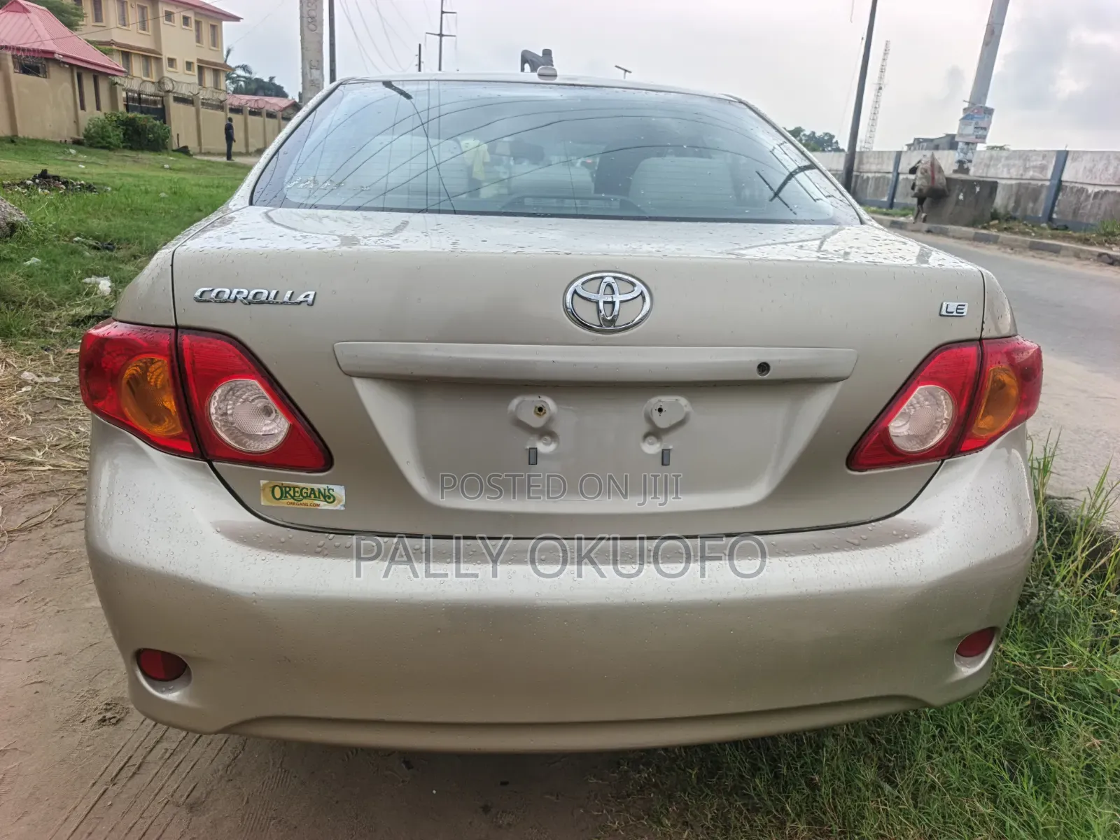 Toyota Corolla LE 4dr Sedan (1.8L 4cyl 4A) 2010 Gold