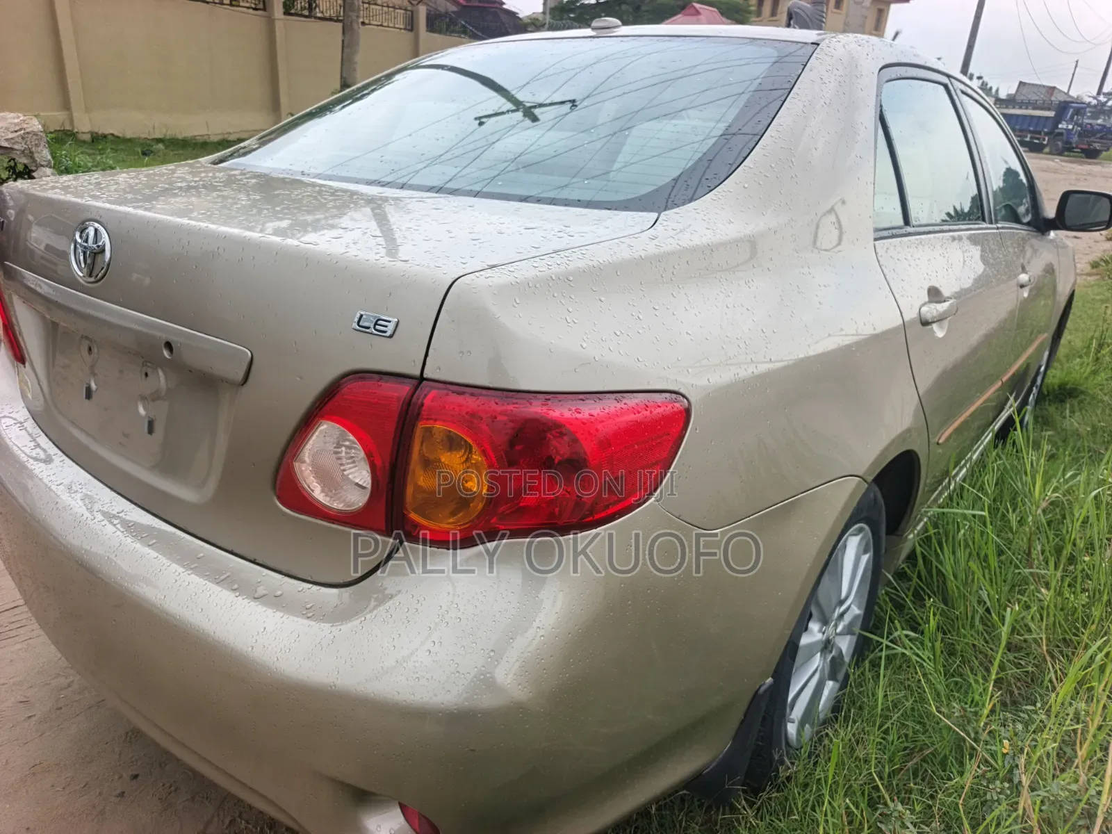 Toyota Corolla LE 4dr Sedan (1.8L 4cyl 4A) 2010 Gold