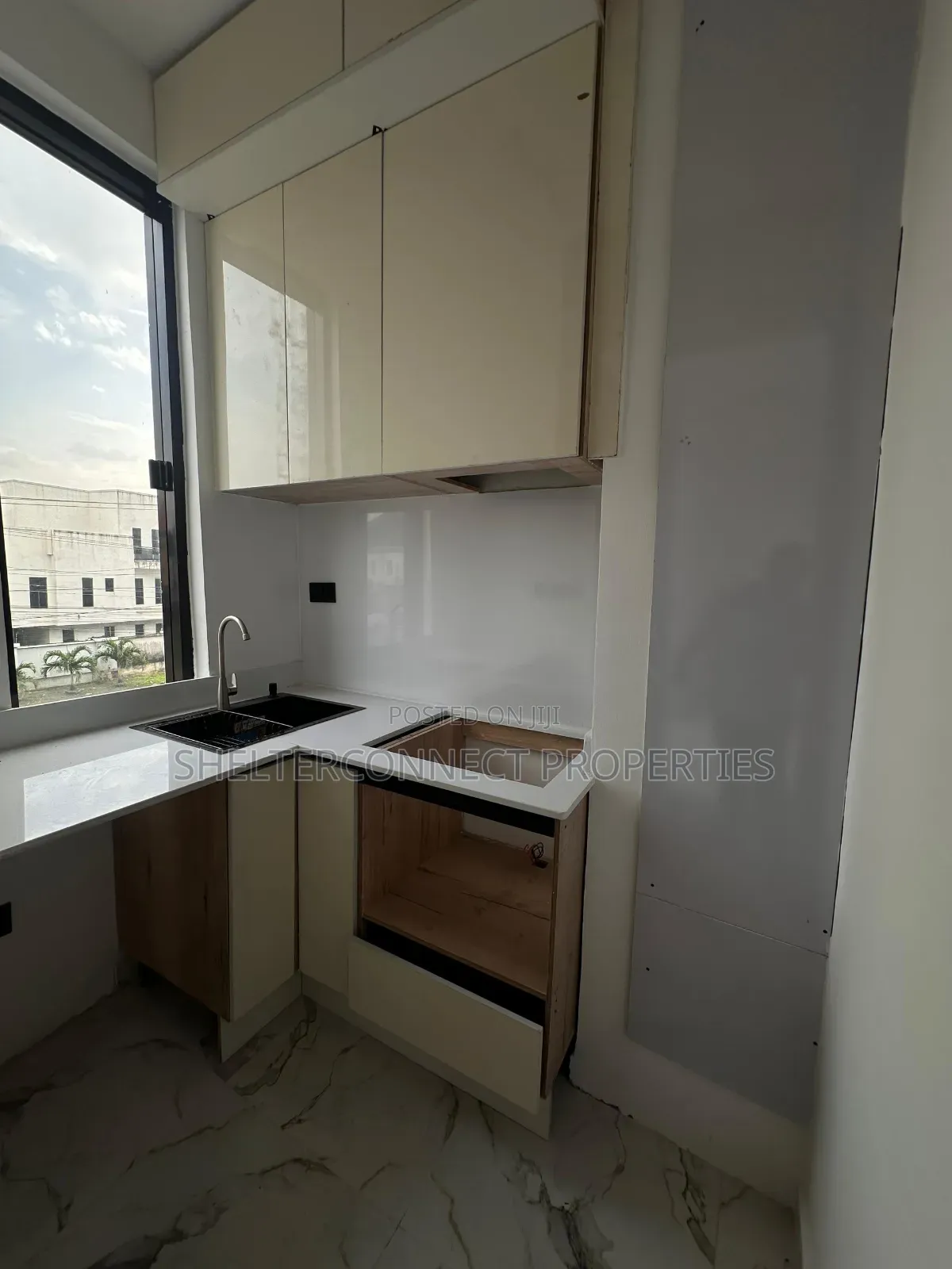 1bdrm Apartment in Lekki Expressway for sale