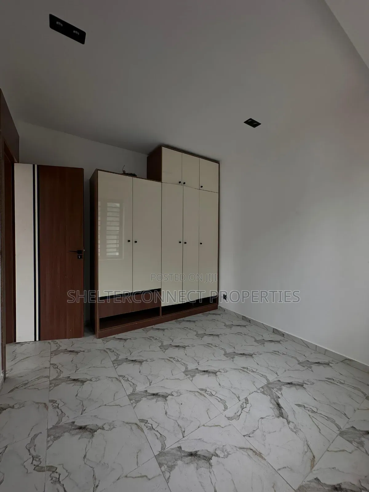 1bdrm Apartment in Lekki Expressway for sale