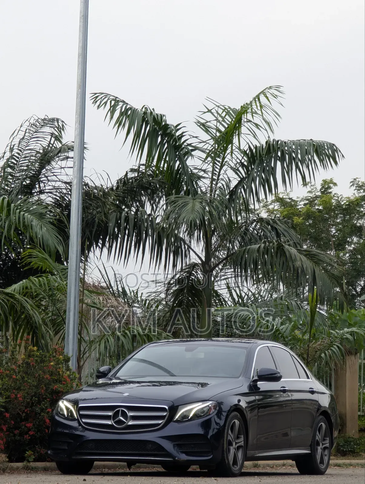 Mercedes-Benz E300 2017 Blue