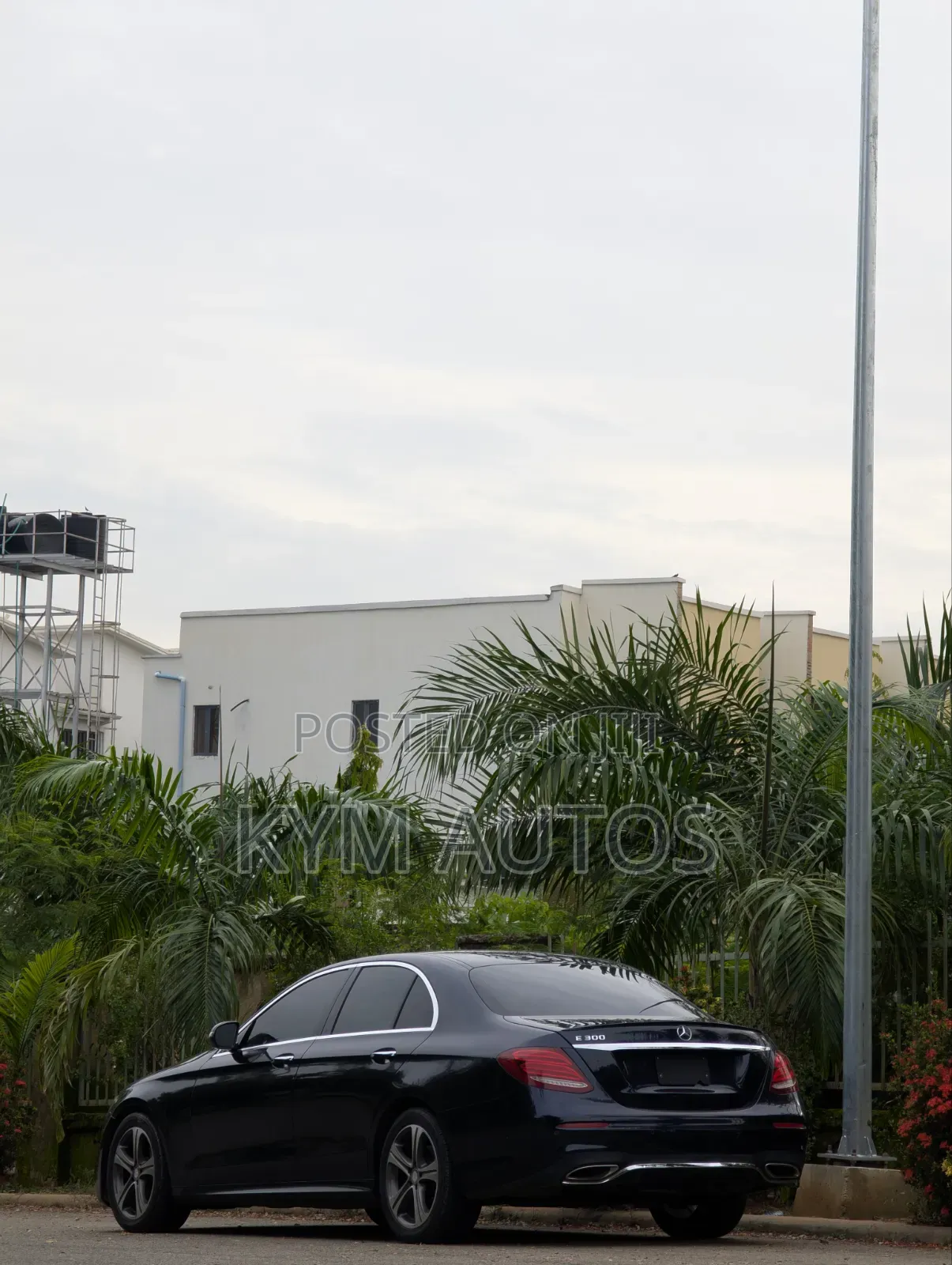 Mercedes-Benz E300 2017 Blue
