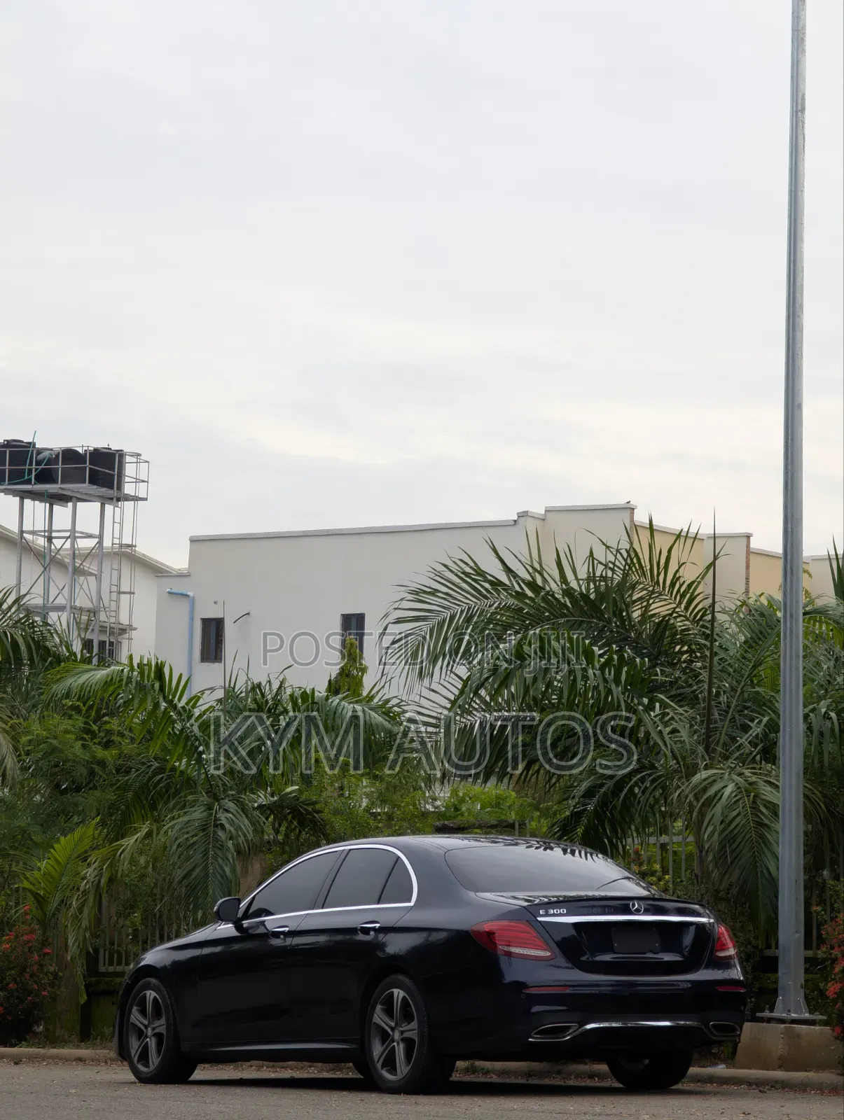 Mercedes-Benz E300 2017 Blue
