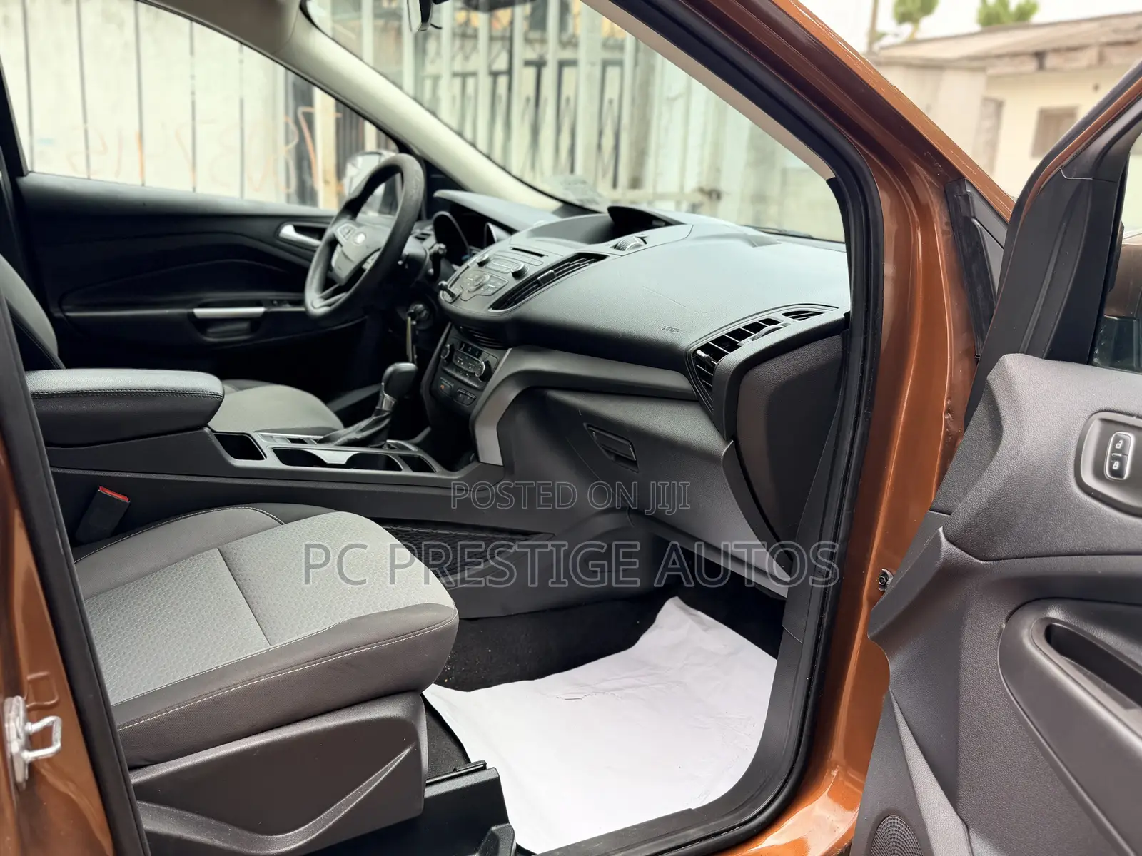 Ford Escape SE FWD 2017 Brown