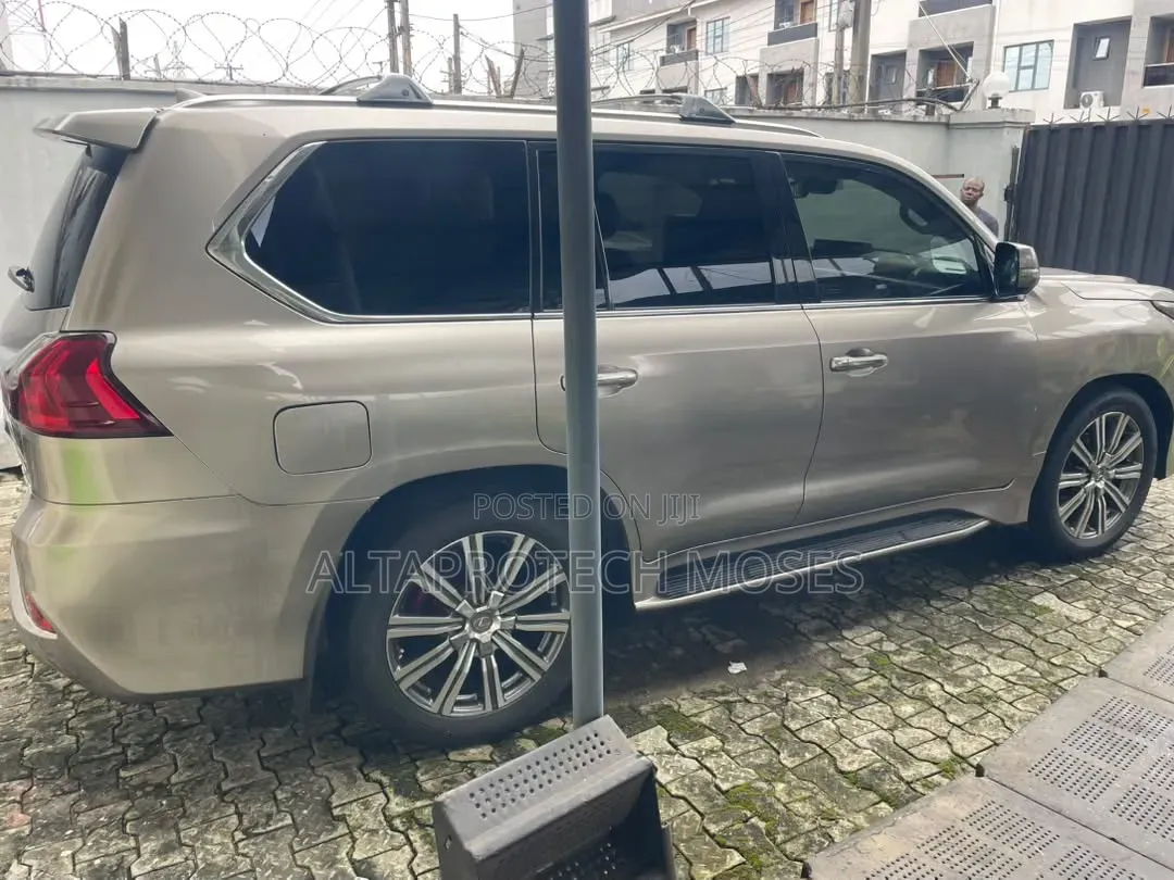 Lexus LX 2017 Gold