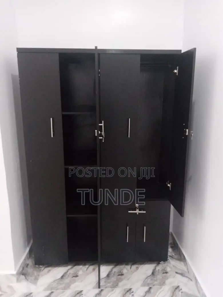 4/6 Wardrobes Master Bedroom