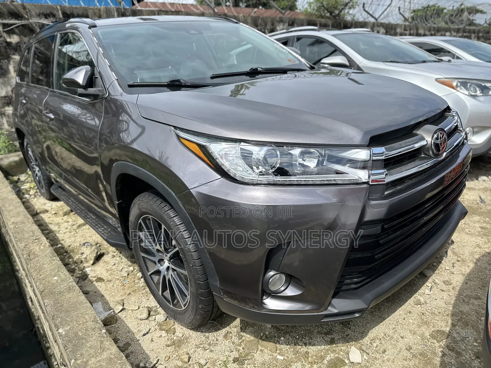 Toyota Highlander SE 4x4 V6 (3.5L 6cyl 8A) 2018 Gray