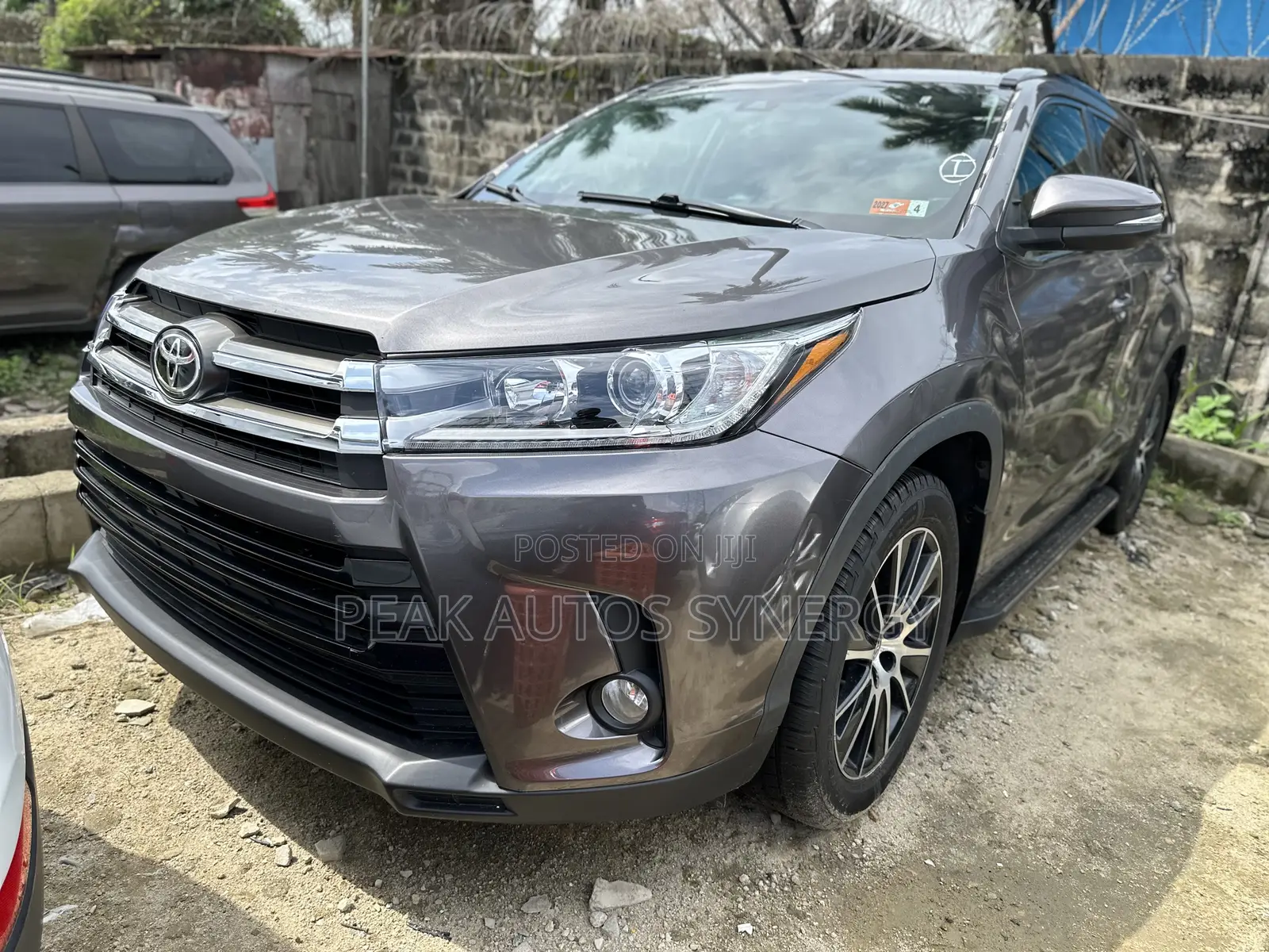 Toyota Highlander SE 4x4 V6 (3.5L 6cyl 8A) 2018 Gray