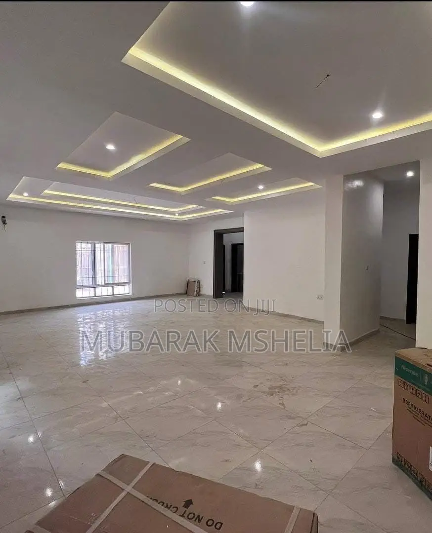 5bdrm Duplex in Kaura for sale
